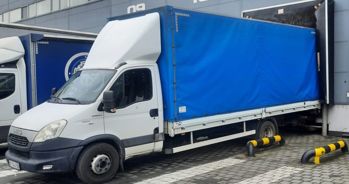 autoprevoznik Mirko Marković utovar u kamion na rampi magacina